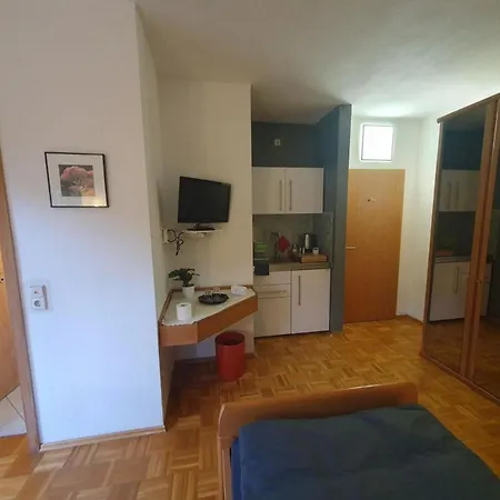 Abm 16 Apartment *